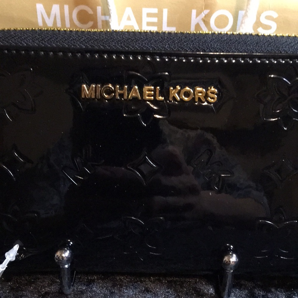 NWT Michael Kors Patent Leather Jet Set Wallet/ Phone Case Wristlet MSRP $178 - Picture 3 of 12